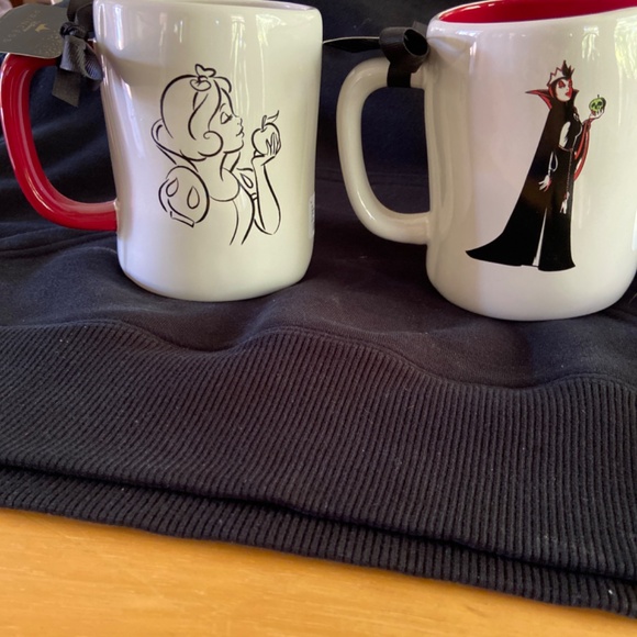 Disney - Rae Dunn mugs Snow White / Evil Queen - Picture 1 of 5